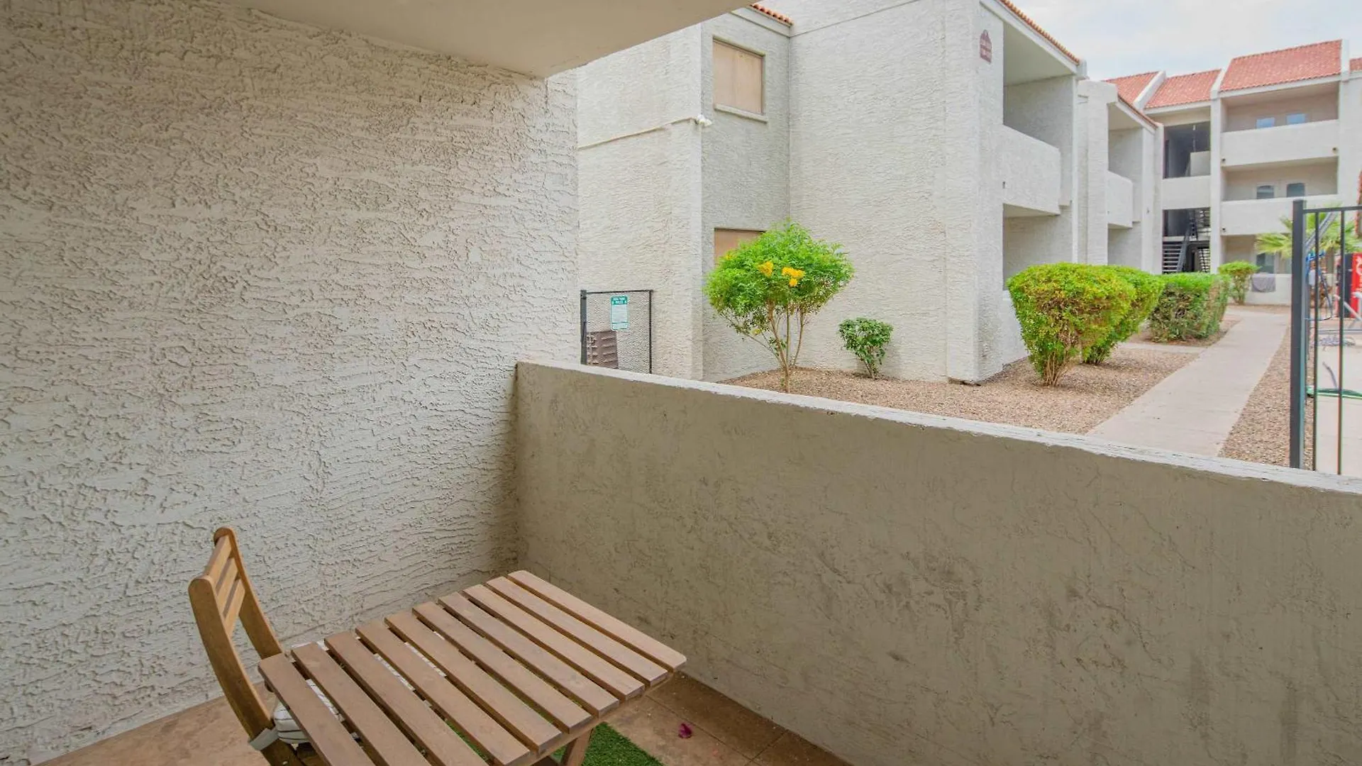 Relax In The Heart Of Tempe Apartment