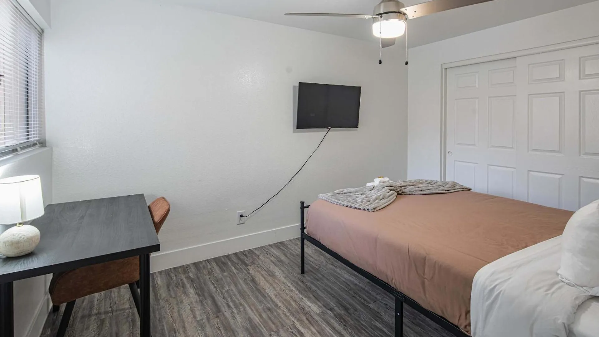 Relax In The Heart Of Tempe Apartment