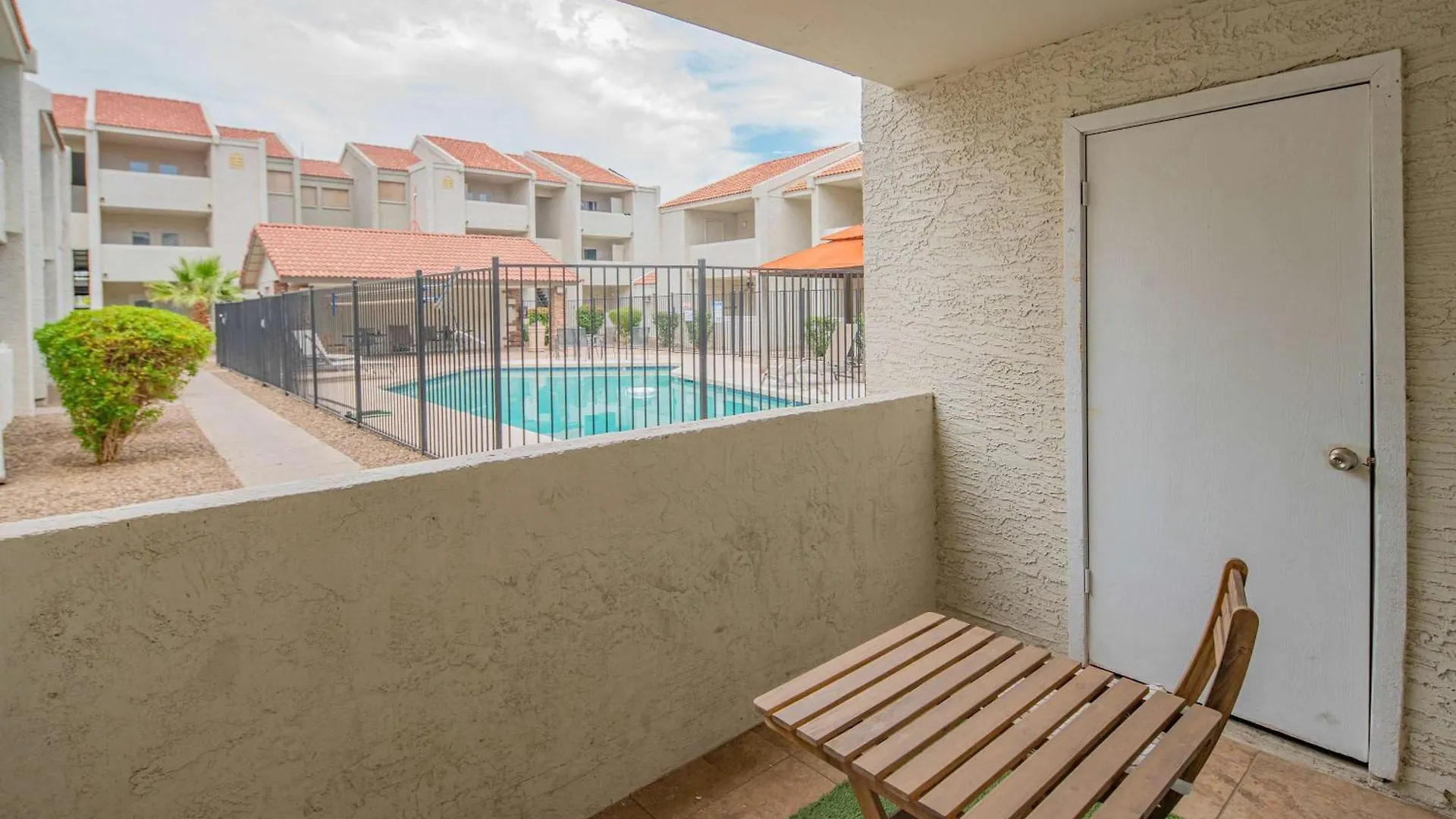 Relax In The Heart Of Tempe Apartment